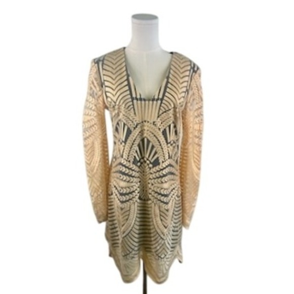 Nicole Miller Artelier Dress Embroidered Bell Sleeve Party Cocktail Size 8 $465 - Picture 1 of 7